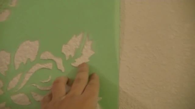 Декоративный трафарет на стене (цветок)