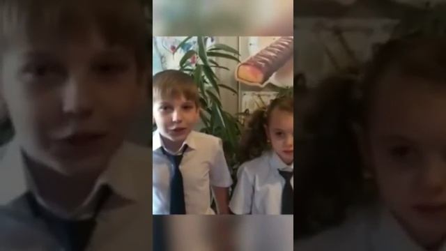 Учителей школы с профессиональным праздником поздравляют ученики 2г и 3г классов. смотреть онлайн