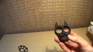 Сувенирные изделия схожие с оружием ударно-дробящего действия