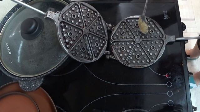 Реанимировала советскую вафельницу....и напекла цз вафель. Вкусняшка для диабетика и не только.