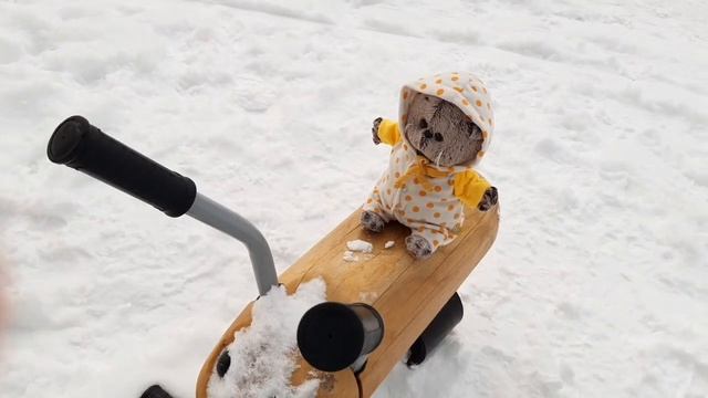 Басик на прогулке! смотреть онлайн