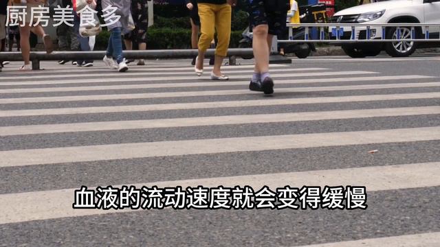 【廚房美食多】專家研究發現，50歲後這樣走路的人，至少能多活15年，早知道早受益
