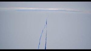 Гигантская трещина  льда в Антарктиде!