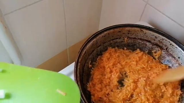 Как потушить минтай с морковью и луком вкусно и просто