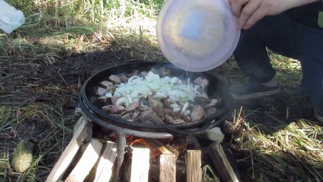 Самая вкусная яичница с мясом и овощами. Мужская Кухня