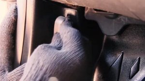 Установка передних боковых накладок на ковролин Renault  Kaptur