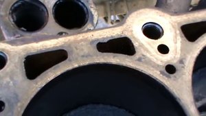 Лучше, Зеркало или Хон в Цилиндре Двигателя Машины?