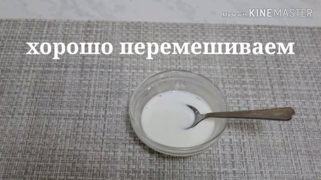 Меренговый рулет с крем-чизом и вишневой прослойкой. Очень нежный , тающий во рту рулет.
