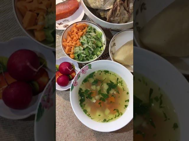 Сборный суп из говяжей мозг. косточки, грудки индейки, кабачков и тыквы. Худеем вкусно. С.Заяшников.