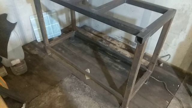 Стол или верстак с освещением в гараж смотреть онлайн