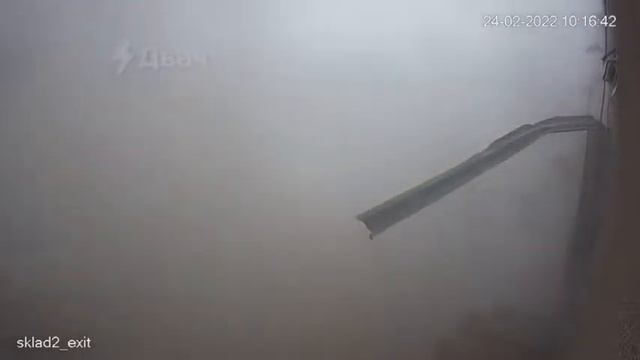 Прилёт ракеты по складу в Одессе смотреть онлайн