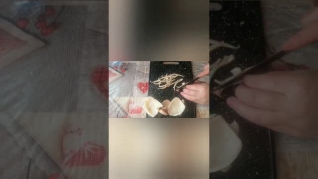 салат с пекинской капусты с кальмаром и крабовым мясом#салат#кальмары#крабовыепалочки#мастершеф#иде