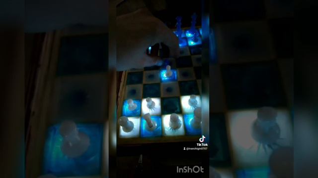 Шахматы ручной работы с подсветкой (свой чужой).mp4