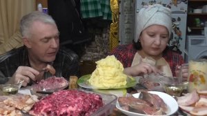 MUKBANG RUSSIA|УРА!!!! 8тыс.телезрителей!!!ТРАДИЦИОННОЕ ПЮРЕ, РЫБА,ШУБА,КОПЧЕНОСТИ и ИГРИСТОЕ!