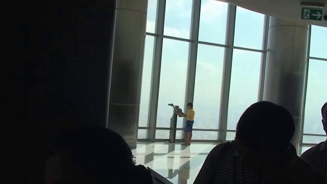 Дубай, Бурдж-Халифа (124-й этаж, скорость лифта, вид с высоты ) смотреть онлайн