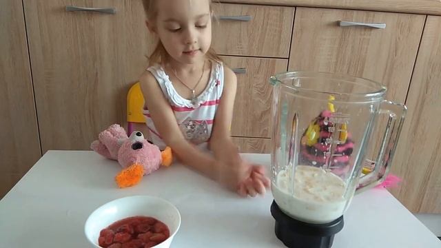 Смузи. Бананово-клубничный коктейль. Смузи за 5 минут. смотреть онлайн