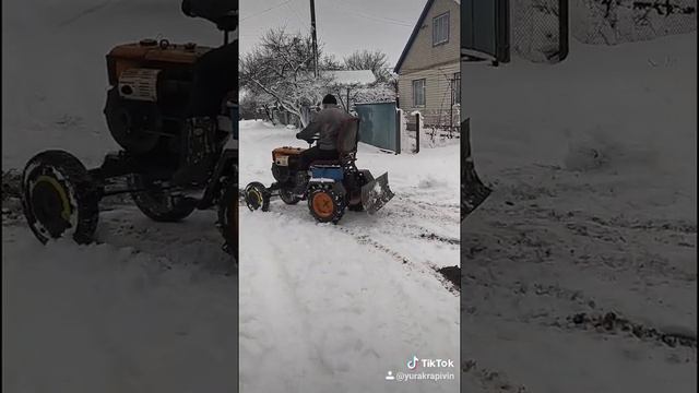 Мотоблок трактор. Чистим снег ❄.