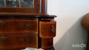 Купила старинный сервант.