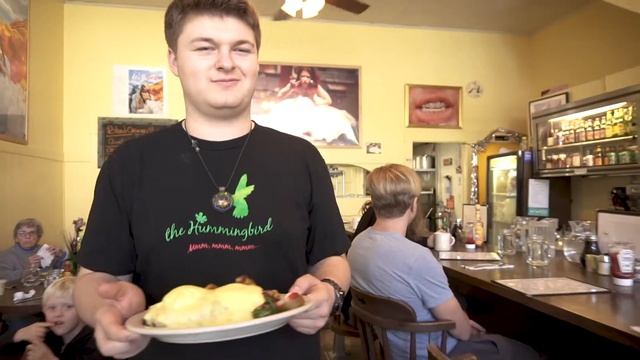 the Hummingbird - good food and a long lasting floor смотреть онлайн