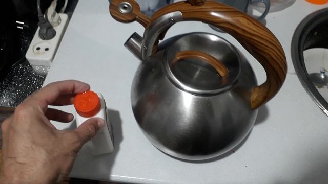 Как почистить чайник из нержавейки снаружи