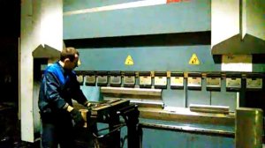 Работа на гибочном станке Durma
