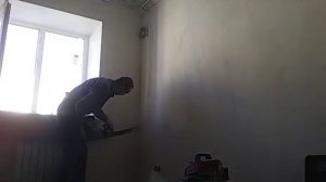 Штробление кирпичной стены под трассу кондиционера