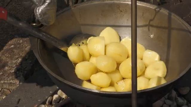 Как приготовить "КАЗАН-КАБОБ" на костре(Узбекская Кухня) смотреть онлайн