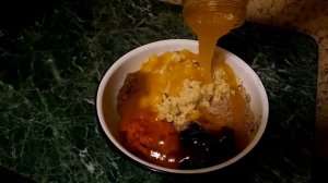 Паста Амосова - полезная для сердца и иммунитета смесь из сухофруктов, грецких орехов и лимонов.