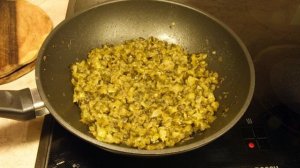 Пирожки с солеными огурцами