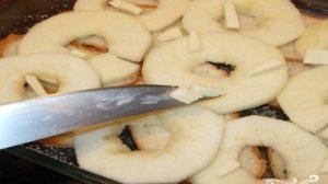 Яблоки, запеченные с черствым хлебом