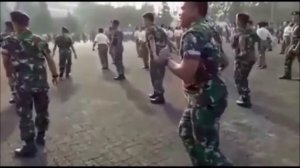 БУЙ БУЙ БУЙ ЗАЖИГАТЕЛЬНЫЙ ТАНЕЦ ВОЕННОСЛУЖАЩЕГО Военно-морского флота, Индонезия, Джакарта МИКС