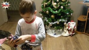 Реакция детей на плохие подарки к Новому году 2016 - Kids React To Bad Gifts