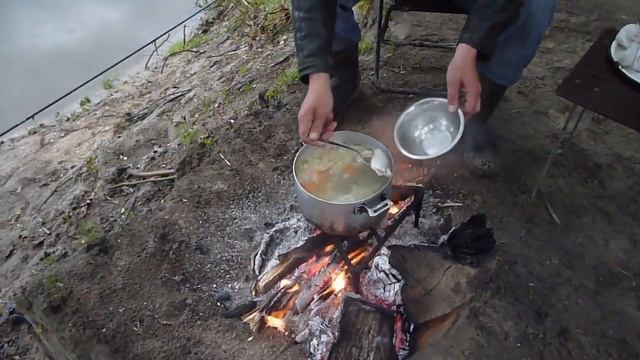 Уха на костре * Удачная рыбалка* смотреть онлайн