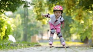 Дети на роликах