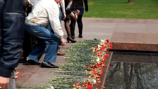Возложение венка к могиле Неизвестного солдата смотреть онлайн
