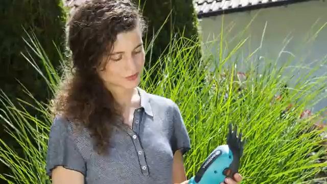 Máy cắt cỏ cầm tay Gardena ComfortCut 09856-20 смотреть онлайн