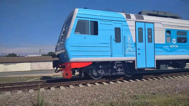 ЭД4М-0417 прибывает на станцию Евпатория-Курорт.