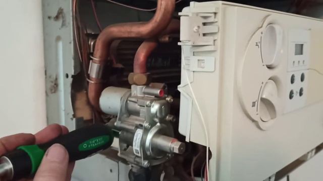 Вайлант турбо тек ошибки. Газ колонка vaillant не зажигается. газовая колонка вайлант не включается горячая вода. колонка вайлант не включается. бакси не зажигается на отопление после грозы.