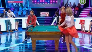 Ревизор Ольга Фреймут показала под юбкой белые трусишки