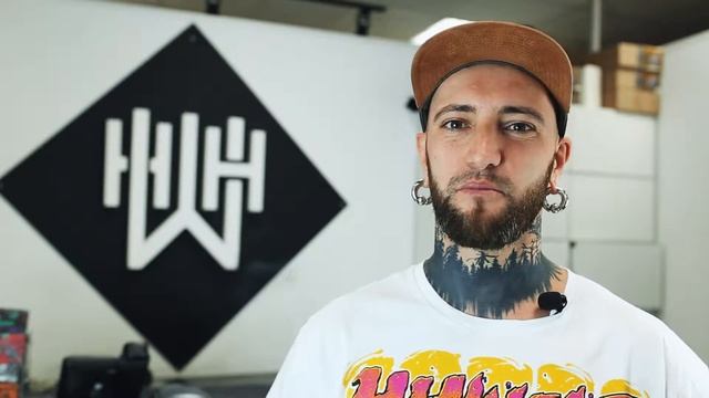 КАК СДЕЛАТЬ ФУТБОЛКУ С БОЛЬШИМИ ВЫРЕЗАМИ И КАК СТАТЬ МОДЕЛЬЮ HH WEAR? | НОВОЕ ДНО | ВЫПУСК 3 смотреть онлайн