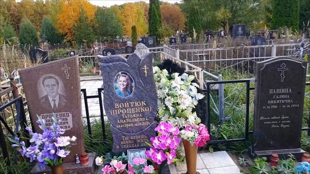 Мальвина на Пыхтинском кладбище