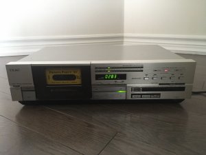 Стереокассетный магнитофон TEAC V-530X с АМОРФНОЙ головкой серебристого цвета 1984-год - ЯПОНИЯ