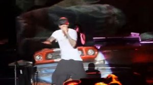 Eminem Ft Rihanna love the way you lie live at V Festival 2011 (HD)