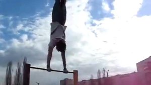 Турник большие обороты вперед