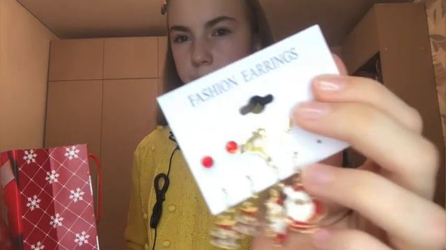 Распаковка новогодних подарков смотреть онлайн