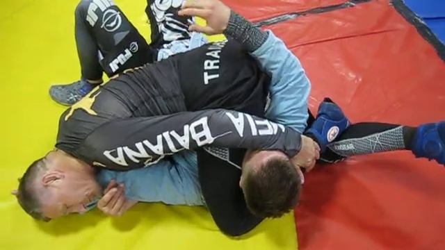 Техники партера самбо и дзюдо. С захватом ноги выход на удушение ногами и рычаг локтя. смотреть онлайн