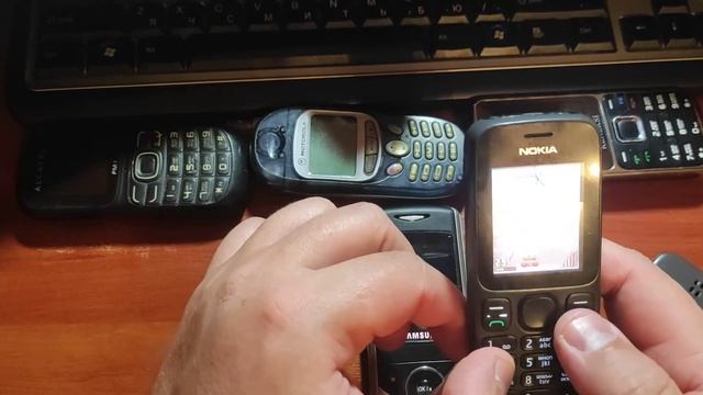 Старые кнопочные телефоны. Проверяем работоспособность.