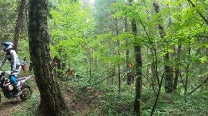 Эндуро прохват с Романом Курбатовым! Москва 2022г! BSE Z10 по трэку ENDURO WEEKEND