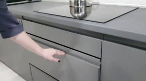 ВИДЕООБЗОР ПРЯМОЙ КУХНИ БЕЗ РУЧЕК ПОД ПОТОЛОК!!!