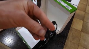 распаковка аккумулятора для геймпада  xbox one s